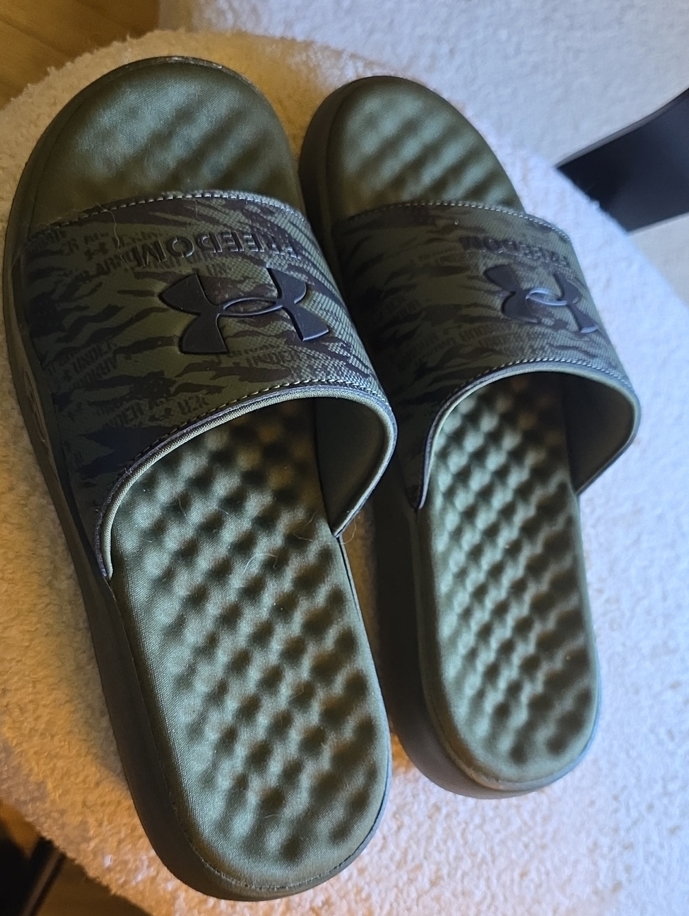 NWOT Under Armour Swim Slide Sandals 8m